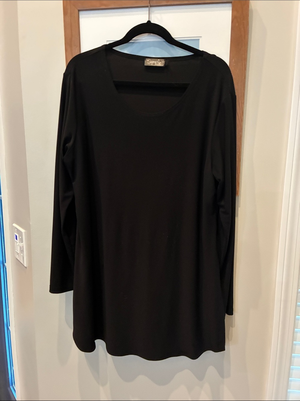 Sympli Black Long-Sleeve Scoop Tunic Top
